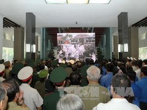 ປະຊາຊົນທ່ົວປະເທດ ສັ່ງລາທ່ານພົນເອກ ຫວໍ້ງວຽນຢາບ